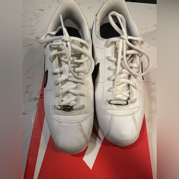 Nike Cortez size 8.5Womens 7Youth black and white - Picture 4 of 9